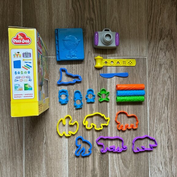 Play-Doh Classic Camera tools *without doh* incomplete - Picture 1 of 3